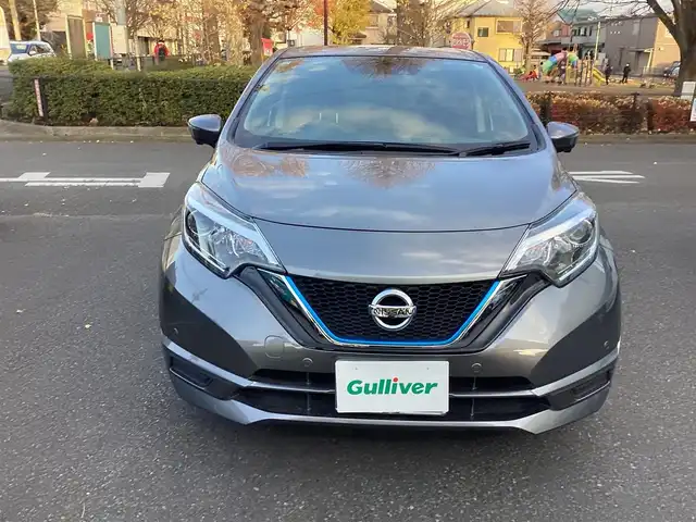日産 ノート e－パワー X 神奈川県 2019(令1)年 2.1万km ダークメタルグレー ワンオーナー/純正ナビ（AM/FM/DVD/BT/フルセグ）/アラウンドビューモニタ/ドライブレコーダー/ETC/クルーズコントロール/衝突被害軽減システム/レーンキープアシスト/コーナーセンサー/横滑り防止装置/アイドリングストップ/純正アルミホイール/純正フロアマット/ステアリングスイッチ/電動格納ミラー/スマートキー