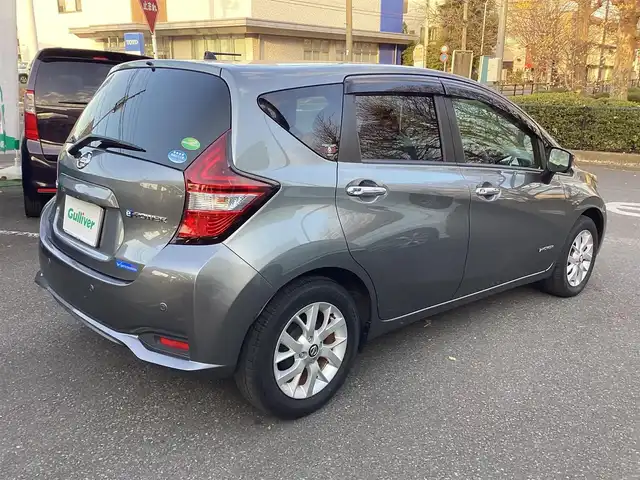 日産 ノート e－パワー X 神奈川県 2019(令1)年 2.1万km ダークメタルグレー ワンオーナー/純正ナビ（AM/FM/DVD/BT/フルセグ）/アラウンドビューモニタ/ドライブレコーダー/ETC/クルーズコントロール/衝突被害軽減システム/レーンキープアシスト/コーナーセンサー/横滑り防止装置/アイドリングストップ/純正アルミホイール/純正フロアマット/ステアリングスイッチ/電動格納ミラー/スマートキー