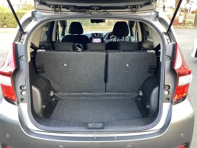 日産 ノート e－パワー X 神奈川県 2019(令1)年 2.1万km ダークメタルグレー ワンオーナー/純正ナビ（AM/FM/DVD/BT/フルセグ）/アラウンドビューモニタ/ドライブレコーダー/ETC/クルーズコントロール/衝突被害軽減システム/レーンキープアシスト/コーナーセンサー/横滑り防止装置/アイドリングストップ/純正アルミホイール/純正フロアマット/ステアリングスイッチ/電動格納ミラー/スマートキー