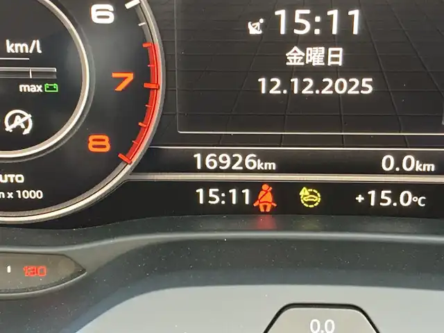 アウディ アウディ Ｑ２ 35TFSI アドバンスド 熊本県 2023(令5)年 1.7万km ミトスブラックメタリック ・スマートキー/・プッシュスタート/・ハイビームアシスト/・パークエイド/・アダプティブドライブアシスト/・距離警告/・Audiプレセンス/・Audiサイドアシスト/・Audiアクティブレーンアシスト/・休憩の推奨/・クルーズコントロール(追従式)/・前席シートヒーター/・純正メモリナビ/　【DVD・Bluetooth・USB・SD・AUX】/・フルセグTV/・バックカメラ/・ETC/・バーチャルコクピット/・ドライブレコーダー(前方録画)/・パワーバックドア/・LEDヘッドランプ/・純正マット