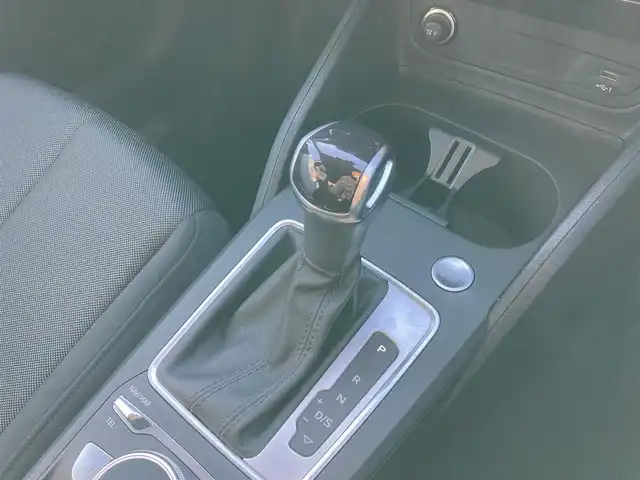 アウディ アウディ Ｑ２ 35TFSI アドバンスド 熊本県 2023(令5)年 1.7万km ミトスブラックメタリック ・スマートキー/・プッシュスタート/・ハイビームアシスト/・パークエイド/・アダプティブドライブアシスト/・距離警告/・Audiプレセンス/・Audiサイドアシスト/・Audiアクティブレーンアシスト/・休憩の推奨/・クルーズコントロール(追従式)/・前席シートヒーター/・純正メモリナビ/　【DVD・Bluetooth・USB・SD・AUX】/・フルセグTV/・バックカメラ/・ETC/・バーチャルコクピット/・ドライブレコーダー(前方録画)/・パワーバックドア/・LEDヘッドランプ/・純正マット