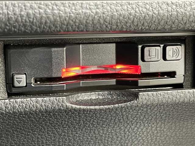 トヨタ ＲＡＶ４ アドベンチャー オフロードPKG 福岡県 2021(令3)年 3.2万km グレーメタリック 社外９型ナビ（ＢＴ，フルセグＴＶ）　/バックカメラ　/前後ドラレコ　/ＥＴＣ　/ＡＣＣ　/コーナーセンサー　/衝突軽減ブレーキ　/レーンキープ　/ＢＳＭ　/ＰＫＳＢ　/ＲＣＴＡ　/ヒルディセントコントロール　/パワーシート