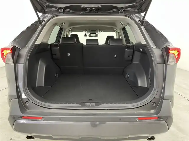 トヨタ ＲＡＶ４ アドベンチャー オフロードPKG 福岡県 2021(令3)年 3.2万km グレーメタリック 社外９型ナビ（ＢＴ，フルセグＴＶ）　/バックカメラ　/前後ドラレコ　/ＥＴＣ　/ＡＣＣ　/コーナーセンサー　/衝突軽減ブレーキ　/レーンキープ　/ＢＳＭ　/ＰＫＳＢ　/ＲＣＴＡ　/ヒルディセントコントロール　/パワーシート