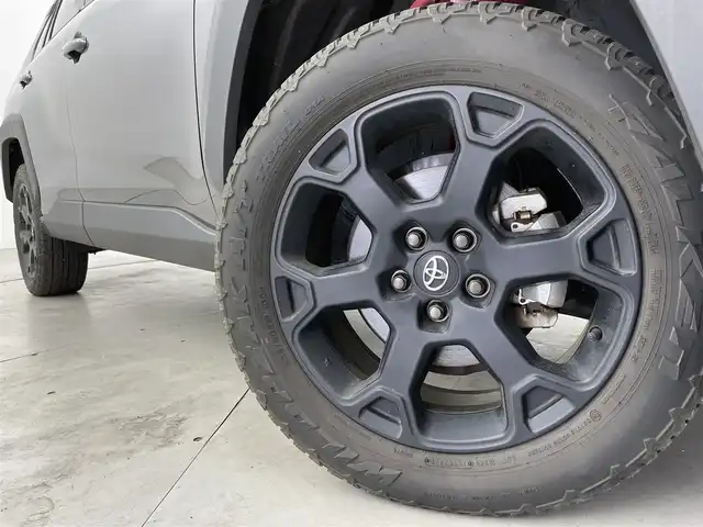 トヨタ ＲＡＶ４ アドベンチャー オフロードPKG 福岡県 2021(令3)年 3.2万km グレーメタリック 社外９型ナビ（ＢＴ，フルセグＴＶ）　/バックカメラ　/前後ドラレコ　/ＥＴＣ　/ＡＣＣ　/コーナーセンサー　/衝突軽減ブレーキ　/レーンキープ　/ＢＳＭ　/ＰＫＳＢ　/ＲＣＴＡ　/ヒルディセントコントロール　/パワーシート