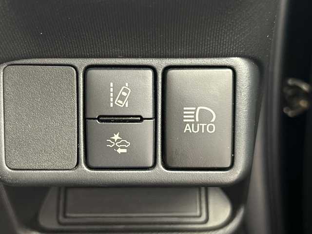 トヨタ アクア クロスオーバー グラム 愛知県 2018(平30)年 5.1万km ブラックマイカ 禁煙車/純正7インチナビ/（CD/DVD/Bluetooth/フルセグTV/AM/FM)/バックカメラ/トヨタセーフティセンス/・プリクラッシュセーフティ/・レーンキープアシスト/・オートマチックハイビーム/・誤発進抑制機能/シートヒーター/ルーフレール/スマートキー/純正アルミ16インチホイール/プッシュスタート/LEDヘッドライト/純正フロアマット/横滑り防止装置