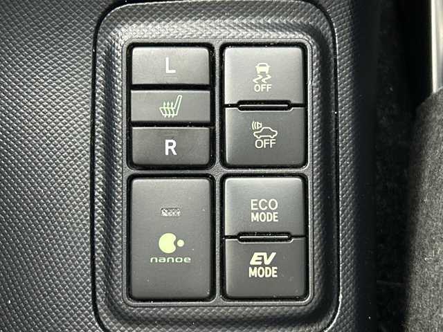 トヨタ アクア クロスオーバー グラム 愛知県 2018(平30)年 5.1万km ブラックマイカ 禁煙車/純正7インチナビ/（CD/DVD/Bluetooth/フルセグTV/AM/FM)/バックカメラ/トヨタセーフティセンス/・プリクラッシュセーフティ/・レーンキープアシスト/・オートマチックハイビーム/・誤発進抑制機能/シートヒーター/ルーフレール/スマートキー/純正アルミ16インチホイール/プッシュスタート/LEDヘッドライト/純正フロアマット/横滑り防止装置