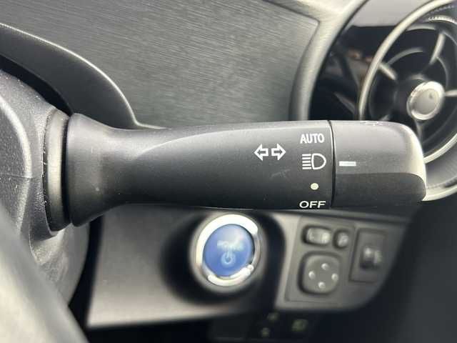 トヨタ アクア クロスオーバー グラム 愛知県 2018(平30)年 5.1万km ブラックマイカ 禁煙車/純正7インチナビ/（CD/DVD/Bluetooth/フルセグTV/AM/FM)/バックカメラ/トヨタセーフティセンス/・プリクラッシュセーフティ/・レーンキープアシスト/・オートマチックハイビーム/・誤発進抑制機能/シートヒーター/ルーフレール/スマートキー/純正アルミ16インチホイール/プッシュスタート/LEDヘッドライト/純正フロアマット/横滑り防止装置