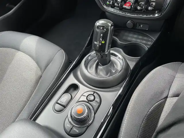 ＭＩＮＩ ＢＭＷ ミニ クラブマン クーパーD 神奈川県 2020(令2)年 5.1万km 赤Ⅱ ツートンカラー/ワンオーナー/純正メモリーナビ/純正USB/BT再生/バックモニター/ミラーETC/インテリジェントセーフティ/レーダークルーズコントロール/衝突軽減ブレーキ/純正17インチAW/LEDライト/LEDフォグ/コーナーセンサー/前後ドライブレコーダー/プッシュスタート/スマートキー×2/R3/4/5/6年ディーラー整備記録/保証書・取説あり