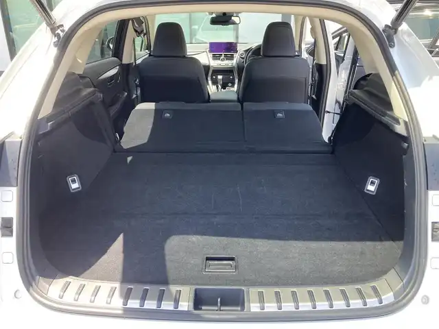 レクサス ＮＸ 300h Iパッケージ 香川県 2019(平31)年 6.1万km ソニッククォーツ 登録時走行距離 60487km/メーカーナビ/→AM/FM/フルセグTV/Bluetooth/パノラマビューモニター/ビルトインETC2.0/アダプティブクルーズコントロール/革巻きステアリング/ステアリングヒーター/ブラインドスポットモニター/黒レザーシート/メモリー付きパワーシート/シートヒーター/パワーバックドア/LEDオートライト/フォグランプ/オートハイビーム/プッシュスタート/スマートキー