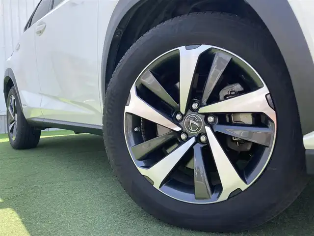 レクサス ＮＸ 300h Iパッケージ 香川県 2019(平31)年 6.1万km ソニッククォーツ 登録時走行距離 60487km/メーカーナビ/→AM/FM/フルセグTV/Bluetooth/パノラマビューモニター/ビルトインETC2.0/アダプティブクルーズコントロール/革巻きステアリング/ステアリングヒーター/ブラインドスポットモニター/黒レザーシート/メモリー付きパワーシート/シートヒーター/パワーバックドア/LEDオートライト/フォグランプ/オートハイビーム/プッシュスタート/スマートキー