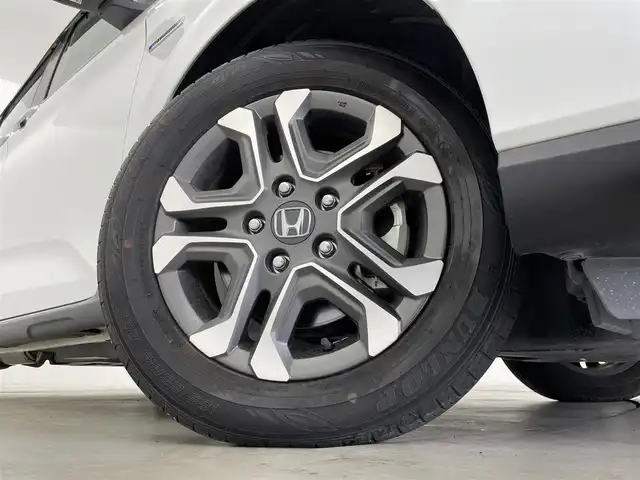 ホンダ フリード ハイブリット クロスター ホンダセンシング 群馬県 2022(令4)年 2.5万km プラチナホワイトパール 7インチナビ/・AM/FM/CD/DVD/USB/Bluetooth/フルセグTV/ホンダセンシング/・衝突軽減ブレーキ（CMBS）/・誤発進/誤後進抑制機能/・路外逸脱抑制機能/・渋滞追従機能付アダプティブクルーズコントロール（ACC）/・車線維持支援システム（LKAS）/・先行車発進お知らせ機能/・標識認識機能/バックカメラ/ハーフレザーシート/LEDライト/両側パワースライドドア/スマートキー/プッシュスタート