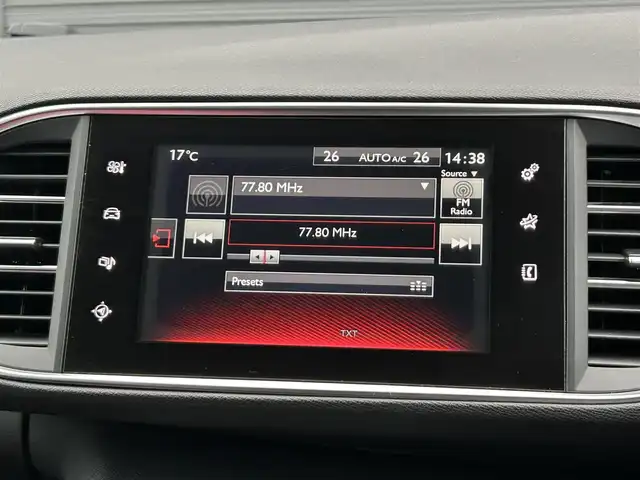 プジョー ３０８ SW GT ブルーHDi 茨城県 2016(平28)年 5.5万km マグネティックブルー ワンオーナー　/ＤＥＮＯＮスピーカー　/衝突軽減Ｂ　/ＢＳＭ　/Ｂカメラ　/パーキングセンサー　/パークアシスト　/ナビ　/ＴＶ　/ＢＴ　/ＵＳＢ　/ＤＶＤ　/ＬＥＤヘッドライト　/パドルシフト　/ＥＴＣ　/ルーフレール　/禁煙車