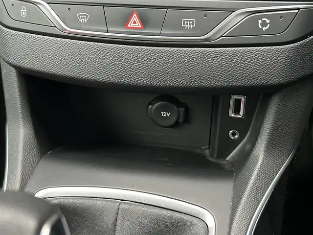 プジョー ３０８ SW GT ブルーHDi 茨城県 2016(平28)年 5.5万km マグネティックブルー ワンオーナー　/ＤＥＮＯＮスピーカー　/衝突軽減Ｂ　/ＢＳＭ　/Ｂカメラ　/パーキングセンサー　/パークアシスト　/ナビ　/ＴＶ　/ＢＴ　/ＵＳＢ　/ＤＶＤ　/ＬＥＤヘッドライト　/パドルシフト　/ＥＴＣ　/ルーフレール　/禁煙車