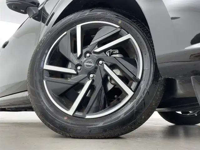 日産 ノート X 群馬県 2024(令6)年 0.4万km スーパーブラック アダプティブLEDヘッドライトシステム/LEDフォグランプ/16インチアルミホイール/インテリジェント アラウンドビューモニター/インテリジェント ルームミラー /ステアリングスイッチ/USB電源ソケット(タイプA 1個、タイプC 1個) /ワイヤレス充電器/NissanConnectナビゲーションシステム(地デジ内蔵)/ETC2.0ユニット(ビルトインタイプ)/プロパイロット(ナビリンク機能付)/プロパイロット緊急停止支援システム(SOSコール機能付)/インテリジェント BSI(後側方衝突防止支援システム)/BSW(後側方車両検知警報)/RCTA(後退時車両検知警報)/=================/純正9インチナビ/AM/FM/BT/USB/HDMI/AppleCarPlay/AndroidAuto/フルセグ/インテリジェントエマージェンシーブレーキ/踏み間違い衝突防止アシスト/標識検知機能/インテリジェントFCW(前方衝突予測警報)/LDW(車線逸脱警報)/インテリジェントDA(ふらつき警報)/インテリジェントLI (車線逸脱防止支援システム)/フロント&バックソナー/スマートキー/プッシュスタート