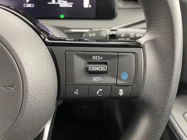 日産 ノート X 群馬県 2024(令6)年 0.4万km スーパーブラック アダプティブLEDヘッドライトシステム/LEDフォグランプ/16インチアルミホイール/インテリジェント アラウンドビューモニター/インテリジェント ルームミラー /ステアリングスイッチ/USB電源ソケット(タイプA 1個、タイプC 1個) /ワイヤレス充電器/NissanConnectナビゲーションシステム(地デジ内蔵)/ETC2.0ユニット(ビルトインタイプ)/プロパイロット(ナビリンク機能付)/プロパイロット緊急停止支援システム(SOSコール機能付)/インテリジェント BSI(後側方衝突防止支援システム)/BSW(後側方車両検知警報)/RCTA(後退時車両検知警報)/=================/純正9インチナビ/AM/FM/BT/USB/HDMI/AppleCarPlay/AndroidAuto/フルセグ/インテリジェントエマージェンシーブレーキ/踏み間違い衝突防止アシスト/標識検知機能/インテリジェントFCW(前方衝突予測警報)/LDW(車線逸脱警報)/インテリジェントDA(ふらつき警報)/インテリジェントLI (車線逸脱防止支援システム)/フロント&バックソナー/スマートキー/プッシュスタート