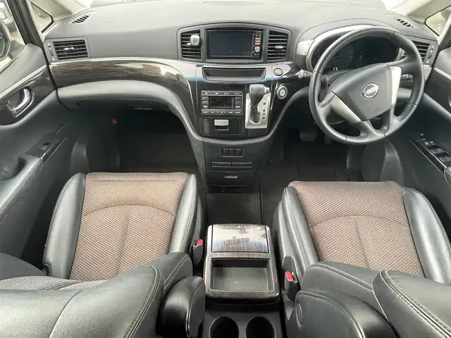 日産 エルグランド 250ハイウェイスター 福岡県 2012(平24)年 9.3万km ブリリアントホワイトパール (株)IDOMが運営する【じしゃロン八幡西店】の自社ローン専用車両になります。こちらは現金またはオートローンご利用時の価格です。自社ローンご希望の方は別途その旨お申付け下さい/純正メモリナビ/【Bluetooth・CD・DVD・TV】/純正アルミホイール/純正フロアマット/純正リアスポイラー/バックモニター/両側パワースライドドア/フロントフォグランプ/ETC/オットマン