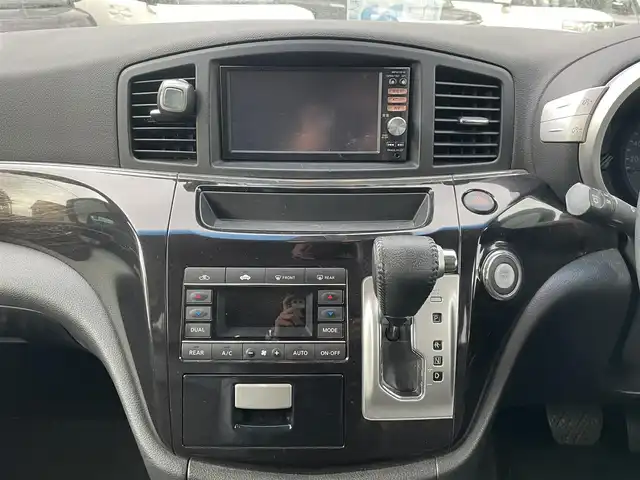 日産 エルグランド 250ハイウェイスター 福岡県 2012(平24)年 9.3万km ブリリアントホワイトパール (株)IDOMが運営する【じしゃロン八幡西店】の自社ローン専用車両になります。こちらは現金またはオートローンご利用時の価格です。自社ローンご希望の方は別途その旨お申付け下さい/純正メモリナビ/【Bluetooth・CD・DVD・TV】/純正アルミホイール/純正フロアマット/純正リアスポイラー/バックモニター/両側パワースライドドア/フロントフォグランプ/ETC/オットマン
