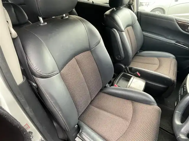 日産 エルグランド 250ハイウェイスター 福岡県 2012(平24)年 9.3万km ブリリアントホワイトパール (株)IDOMが運営する【じしゃロン八幡西店】の自社ローン専用車両になります。こちらは現金またはオートローンご利用時の価格です。自社ローンご希望の方は別途その旨お申付け下さい/純正メモリナビ/【Bluetooth・CD・DVD・TV】/純正アルミホイール/純正フロアマット/純正リアスポイラー/バックモニター/両側パワースライドドア/フロントフォグランプ/ETC/オットマン