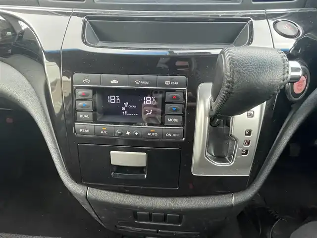 日産 エルグランド 250ハイウェイスター 福岡県 2012(平24)年 9.3万km ブリリアントホワイトパール (株)IDOMが運営する【じしゃロン八幡西店】の自社ローン専用車両になります。こちらは現金またはオートローンご利用時の価格です。自社ローンご希望の方は別途その旨お申付け下さい/純正メモリナビ/【Bluetooth・CD・DVD・TV】/純正アルミホイール/純正フロアマット/純正リアスポイラー/バックモニター/両側パワースライドドア/フロントフォグランプ/ETC/オットマン