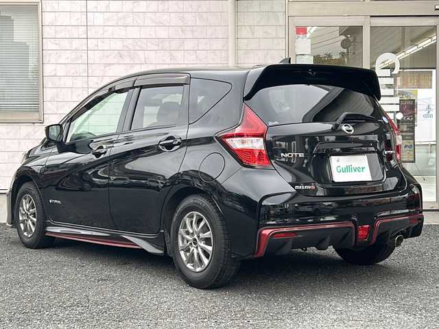日産 ノート e－パワー ニスモ 埼玉県 2018(平30)年 4.7万km スーパーブラック 純正ナビ　/DVD/CD/SD/BT/TV/AM/FM/ETC　/衝突軽減B/レーンアシスト　/TRC /車両接近通報装置　/LEDヘッドライト/オートライト/電格ミラー　/純正AW有　165/55R16（サマータイヤ積み込み）/保証書/取説　/スマートキー