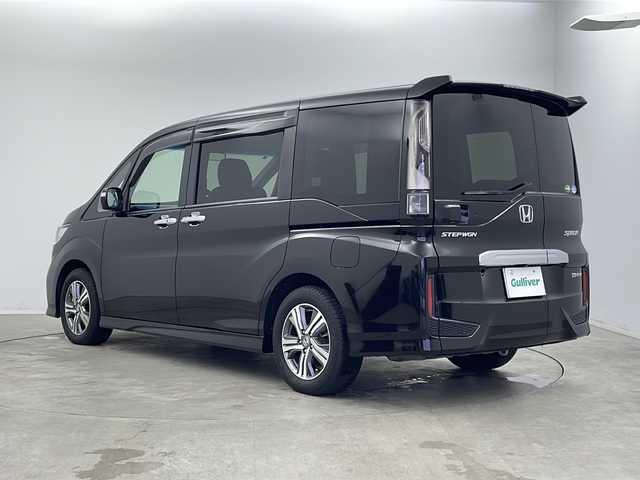 ホンダ ステップワゴン スパーダ eHEV G EXホンダS 新潟県 2020(令2)年 5.9万km プレミアムスパークルブラックパール 純正ディーラーOPナビ（型式：VXU-187SWi）/・CD/DVD/Bluetooth/USB/iPod/全周囲モニター/ホンダセンシング/衝突被害軽減システム/アダプティブクルーズコントロ―ル/レーンキープアシスト/ETC2.0/純正ドライブレコーダー/レーダー探知機/両側パワースライドドア/3列シート/ハーフレザーシート/前席シートヒーター/純正フロアマット/純正LEDヘッドライト/オートライト/純正16インチAW冬タイヤ/ABS/横滑り防止機能/盗難防止装置