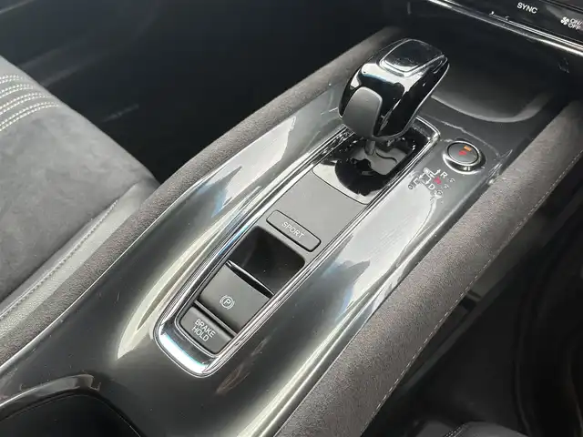 ホンダ ヴェゼル ハイブリッド RS ホンダセンシング 徳島県 2019(平31)年 3.5万km プレミアムクリスタルレッドM Gathers 8型SDナビ　VXM-195VFi/　DISC/フルセグ/AM/FM/BT/USB/バックカメラ/ビルトインETC/追従式クルーズコントロール/パドルシフト/ハーフレザーシート/シートヒーター/オートブレーキホールド/ドアバイザー/SPORT MODE/スペアキー/スマートキー/プッシュスタート/フォグライト/リヤフォッガー/オートライト/LEDヘッドライト/純正フロアマット/ホンダセンシング/取扱説明書/新車時保証書