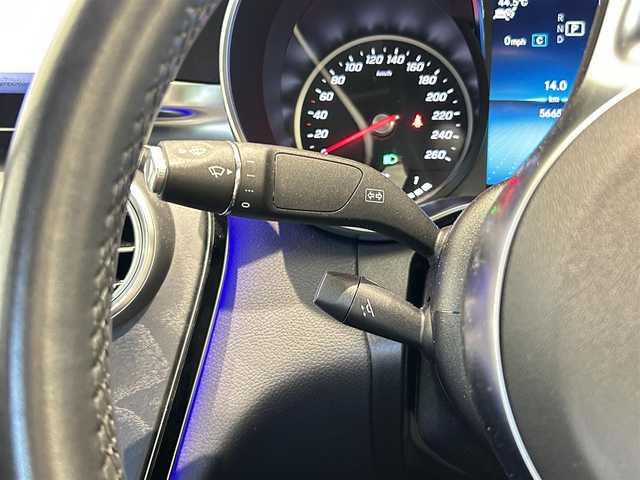 メルセデス・ベンツ Ｃ２２０ｄ アバンギャルド　AMGライン 福岡県 2019(平31)年 5.7万km 白