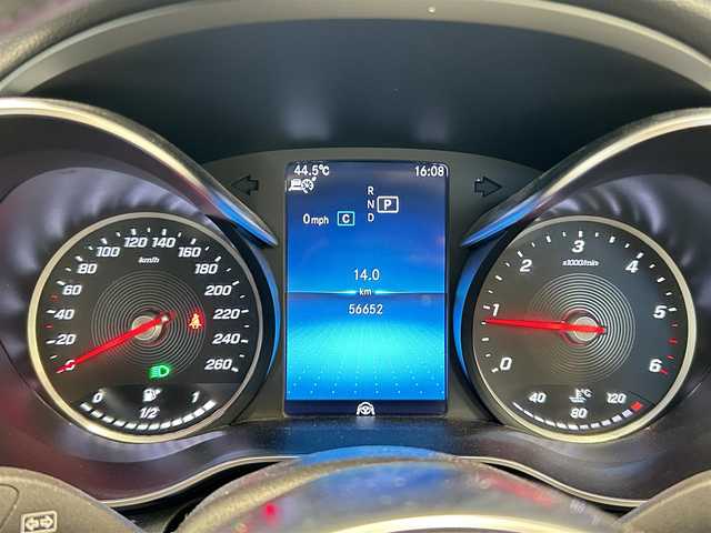 メルセデス・ベンツ Ｃ２２０ｄ アバンギャルド　AMGライン 福岡県 2019(平31)年 5.7万km 白