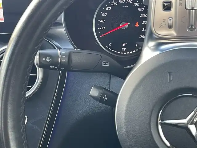 メルセデス・ベンツ Ｃ２２０ｄ アバンギャルド　AMGライン 山梨県 2019(平31)年 5.7万km ポーラホワイト 黒革　/純正ナビ／フルセグ　/Ｂカメラ　/ＡＣＣ　/ＢＳＭ　/アンビエントライト　/ＡｐｐｌｅＣａｒＰｌａｙ　/ＡｎｄｒｏｉｄＡｕｔｏ　/Ｂｌｕｅｔｏｏｔｈ　/メモリ付パワーシート　/シートヒーター　/ＬＥＤヘッドライト