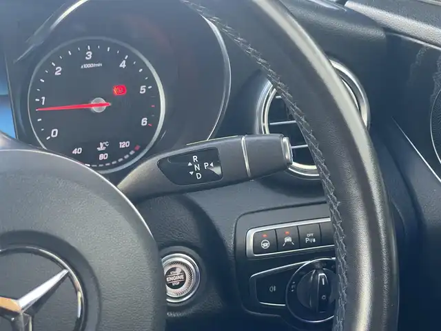 メルセデス・ベンツ Ｃ２２０ｄ アバンギャルド　AMGライン 山梨県 2019(平31)年 5.7万km ポーラホワイト 黒革　/純正ナビ／フルセグ　/Ｂカメラ　/ＡＣＣ　/ＢＳＭ　/アンビエントライト　/ＡｐｐｌｅＣａｒＰｌａｙ　/ＡｎｄｒｏｉｄＡｕｔｏ　/Ｂｌｕｅｔｏｏｔｈ　/メモリ付パワーシート　/シートヒーター　/ＬＥＤヘッドライト