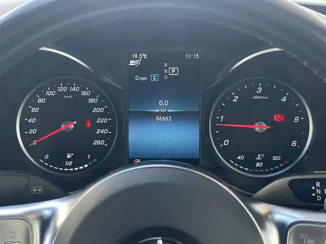 メルセデス・ベンツ Ｃ２２０ｄ アバンギャルド　AMGライン 山梨県 2019(平31)年 5.7万km ポーラホワイト 黒革　/純正ナビ／フルセグ　/Ｂカメラ　/ＡＣＣ　/ＢＳＭ　/アンビエントライト　/ＡｐｐｌｅＣａｒＰｌａｙ　/ＡｎｄｒｏｉｄＡｕｔｏ　/Ｂｌｕｅｔｏｏｔｈ　/メモリ付パワーシート　/シートヒーター　/ＬＥＤヘッドライト