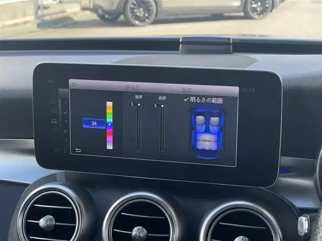 メルセデス・ベンツ Ｃ２２０ｄ アバンギャルド　AMGライン 山梨県 2019(平31)年 5.7万km ポーラホワイト 黒革　/純正ナビ／フルセグ　/Ｂカメラ　/ＡＣＣ　/ＢＳＭ　/アンビエントライト　/ＡｐｐｌｅＣａｒＰｌａｙ　/ＡｎｄｒｏｉｄＡｕｔｏ　/Ｂｌｕｅｔｏｏｔｈ　/メモリ付パワーシート　/シートヒーター　/ＬＥＤヘッドライト