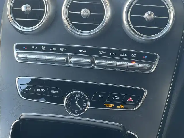 メルセデス・ベンツ Ｃ２２０ｄ アバンギャルド　AMGライン 山梨県 2019(平31)年 5.7万km ポーラホワイト 黒革　/純正ナビ／フルセグ　/Ｂカメラ　/ＡＣＣ　/ＢＳＭ　/アンビエントライト　/ＡｐｐｌｅＣａｒＰｌａｙ　/ＡｎｄｒｏｉｄＡｕｔｏ　/Ｂｌｕｅｔｏｏｔｈ　/メモリ付パワーシート　/シートヒーター　/ＬＥＤヘッドライト