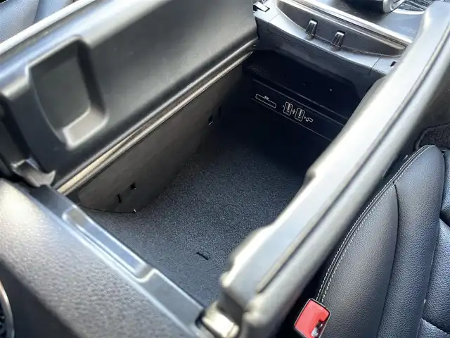 メルセデス・ベンツ Ｃ２２０ｄ アバンギャルド　AMGライン 山梨県 2019(平31)年 5.7万km ポーラホワイト 黒革　/純正ナビ／フルセグ　/Ｂカメラ　/ＡＣＣ　/ＢＳＭ　/アンビエントライト　/ＡｐｐｌｅＣａｒＰｌａｙ　/ＡｎｄｒｏｉｄＡｕｔｏ　/Ｂｌｕｅｔｏｏｔｈ　/メモリ付パワーシート　/シートヒーター　/ＬＥＤヘッドライト