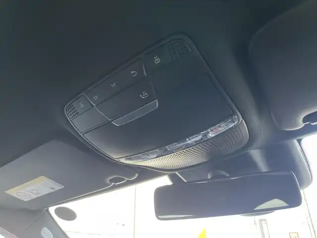 メルセデス・ベンツ Ｃ２２０ｄ アバンギャルド　AMGライン 山梨県 2019(平31)年 5.7万km ポーラホワイト 黒革　/純正ナビ／フルセグ　/Ｂカメラ　/ＡＣＣ　/ＢＳＭ　/アンビエントライト　/ＡｐｐｌｅＣａｒＰｌａｙ　/ＡｎｄｒｏｉｄＡｕｔｏ　/Ｂｌｕｅｔｏｏｔｈ　/メモリ付パワーシート　/シートヒーター　/ＬＥＤヘッドライト