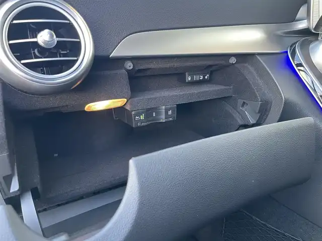 メルセデス・ベンツ Ｃ２２０ｄ アバンギャルド　AMGライン 山梨県 2019(平31)年 5.7万km ポーラホワイト 黒革　/純正ナビ／フルセグ　/Ｂカメラ　/ＡＣＣ　/ＢＳＭ　/アンビエントライト　/ＡｐｐｌｅＣａｒＰｌａｙ　/ＡｎｄｒｏｉｄＡｕｔｏ　/Ｂｌｕｅｔｏｏｔｈ　/メモリ付パワーシート　/シートヒーター　/ＬＥＤヘッドライト