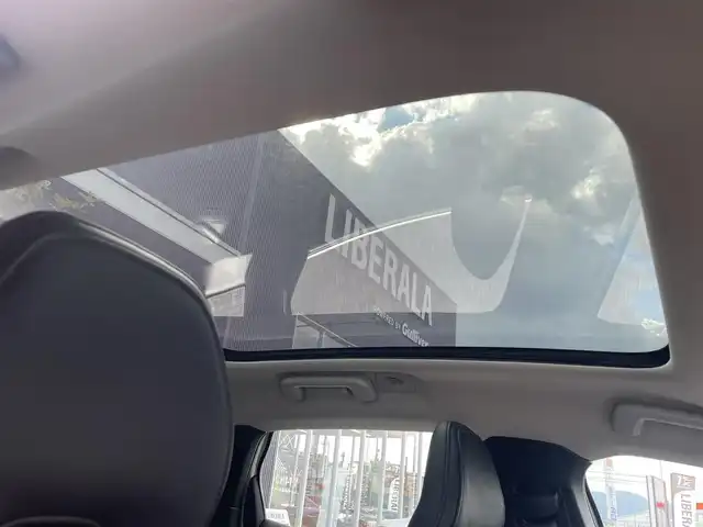 ボルボ Ｖ４０ T3 クラシックエディション 滋賀県 2019(令1)年 3.6万km アイスホワイト パノラマガラスルーフ/harman/kardonサウンド/インテリセーフ/黒革/・前席パワーシート/・前席シートヒーター /衝突軽減ブレーキ/ACC/BLIS/LKA/純正ナビ/（BT/USB/DTV）/バックカメラ/バックソナー/ETC/ドライブレコーダー/純正17インチAW