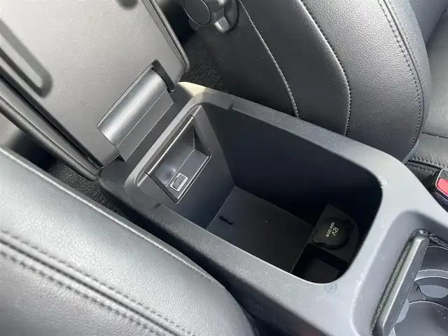 ボルボ Ｖ４０ T3 クラシックエディション 滋賀県 2019(令1)年 3.6万km アイスホワイト パノラマガラスルーフ/harman/kardonサウンド/インテリセーフ/黒革/・前席パワーシート/・前席シートヒーター /衝突軽減ブレーキ/ACC/BLIS/LKA/純正ナビ/（BT/USB/DTV）/バックカメラ/バックソナー/ETC/ドライブレコーダー/純正17インチAW