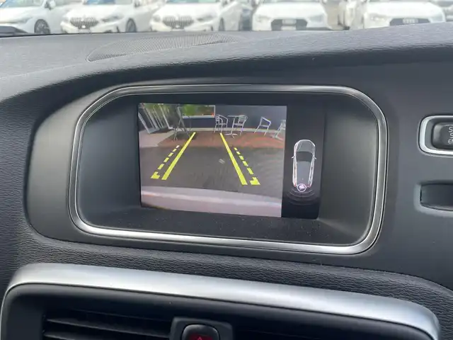 ボルボ Ｖ４０ T3 クラシックエディション 滋賀県 2019(令1)年 3.6万km アイスホワイト パノラマガラスルーフ/harman/kardonサウンド/インテリセーフ/黒革/・前席パワーシート/・前席シートヒーター /衝突軽減ブレーキ/ACC/BLIS/LKA/純正ナビ/（BT/USB/DTV）/バックカメラ/バックソナー/ETC/ドライブレコーダー/純正17インチAW
