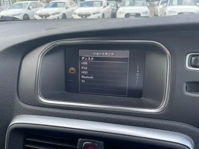 ボルボ Ｖ４０ T3 クラシックエディション 滋賀県 2019(令1)年 3.6万km アイスホワイト パノラマガラスルーフ/harman/kardonサウンド/インテリセーフ/黒革/・前席パワーシート/・前席シートヒーター /衝突軽減ブレーキ/ACC/BLIS/LKA/純正ナビ/（BT/USB/DTV）/バックカメラ/バックソナー/ETC/ドライブレコーダー/純正17インチAW