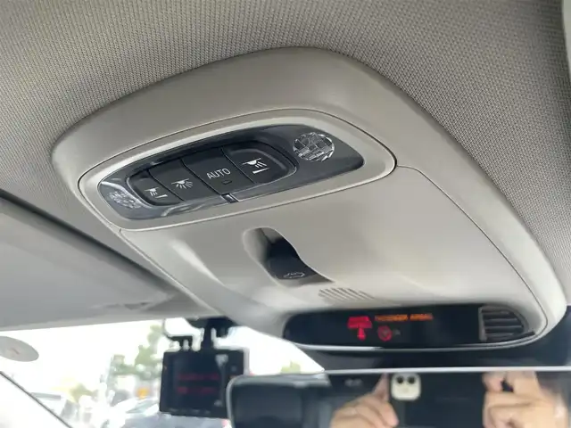 ボルボ Ｖ４０ T3 クラシックエディション 滋賀県 2019(令1)年 3.6万km アイスホワイト パノラマガラスルーフ/harman/kardonサウンド/インテリセーフ/黒革/・前席パワーシート/・前席シートヒーター /衝突軽減ブレーキ/ACC/BLIS/LKA/純正ナビ/（BT/USB/DTV）/バックカメラ/バックソナー/ETC/ドライブレコーダー/純正17インチAW