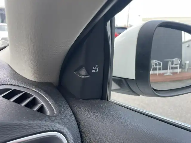ボルボ Ｖ４０ T3 クラシックエディション 滋賀県 2019(令1)年 3.6万km アイスホワイト パノラマガラスルーフ/harman/kardonサウンド/インテリセーフ/黒革/・前席パワーシート/・前席シートヒーター /衝突軽減ブレーキ/ACC/BLIS/LKA/純正ナビ/（BT/USB/DTV）/バックカメラ/バックソナー/ETC/ドライブレコーダー/純正17インチAW