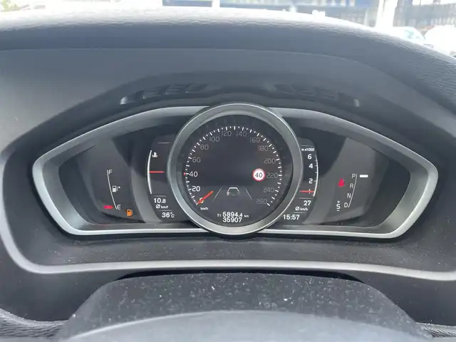 ボルボ Ｖ４０ T3 クラシックエディション 滋賀県 2019(令1)年 3.6万km アイスホワイト パノラマガラスルーフ/harman/kardonサウンド/インテリセーフ/黒革/・前席パワーシート/・前席シートヒーター /衝突軽減ブレーキ/ACC/BLIS/LKA/純正ナビ/（BT/USB/DTV）/バックカメラ/バックソナー/ETC/ドライブレコーダー/純正17インチAW