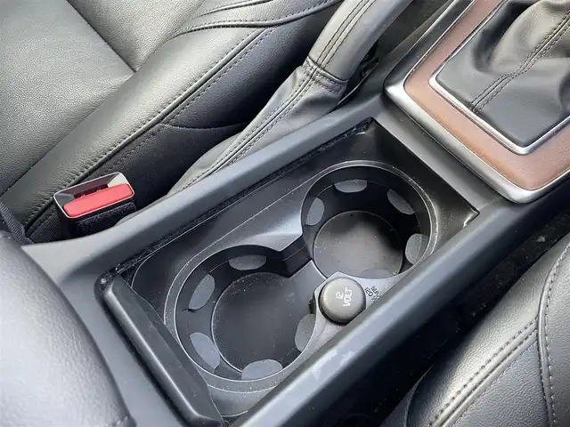 ボルボ Ｖ４０ T3 クラシックエディション 滋賀県 2019(令1)年 3.6万km アイスホワイト パノラマガラスルーフ/harman/kardonサウンド/インテリセーフ/黒革/・前席パワーシート/・前席シートヒーター /衝突軽減ブレーキ/ACC/BLIS/LKA/純正ナビ/（BT/USB/DTV）/バックカメラ/バックソナー/ETC/ドライブレコーダー/純正17インチAW