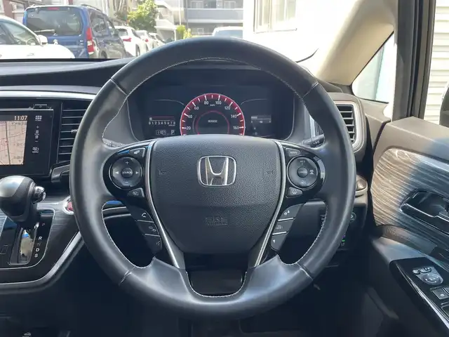 ホンダ オデッセイ アブソルート 東京都 2015(平27)年 7.1万km ホワイトオーキッドパール 純正ナビ/（フルセグ/BT/DVD/CDFM/AM）/360度カメラ/ドライブレコーダー　ETC/ホンダセンシング/アダプティブクルーズコントロール/車線維持支援システム/フリップダウンモニター/両側パワースライドドア/スマートキー×２/社外18インチAW（無限製）/新車時保証書/取扱説明書