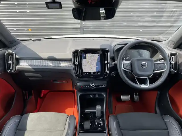 ボルボ ＸＣ４０ T4 AWD Rデザイン 三重県 2019(令1)年 3.6万km クリスタルホワイトP/ブラック ワンオーナー/ACC/インテリセーフ /純正ナビ/TV/360°カメラ/電動リアゲート/AppleCarPlay/AndroidAuto/ETC2.0/ハーフレザー/シートヒーター/ステアリングヒーター/LEDヘッドライト/純正AW19インチ