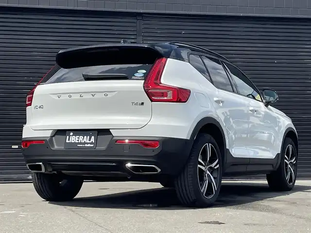ボルボ ＸＣ４０ T4 AWD Rデザイン 三重県 2019(令1)年 3.6万km クリスタルホワイトP/ブラック ワンオーナー/ACC/インテリセーフ /純正ナビ/TV/360°カメラ/電動リアゲート/AppleCarPlay/AndroidAuto/ETC2.0/ハーフレザー/シートヒーター/ステアリングヒーター/LEDヘッドライト/純正AW19インチ