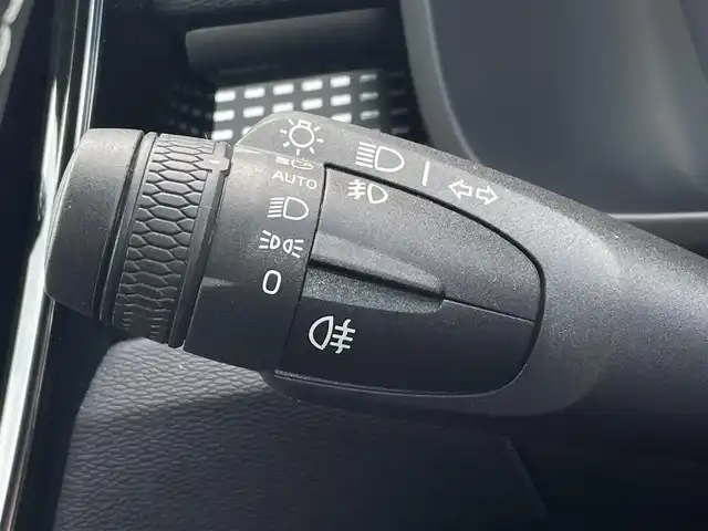 ボルボ ＸＣ４０ T4 AWD Rデザイン 三重県 2019(令1)年 3.6万km クリスタルホワイトP/ブラック ワンオーナー/ACC/インテリセーフ /純正ナビ/TV/360°カメラ/電動リアゲート/AppleCarPlay/AndroidAuto/ETC2.0/ハーフレザー/シートヒーター/ステアリングヒーター/LEDヘッドライト/純正AW19インチ