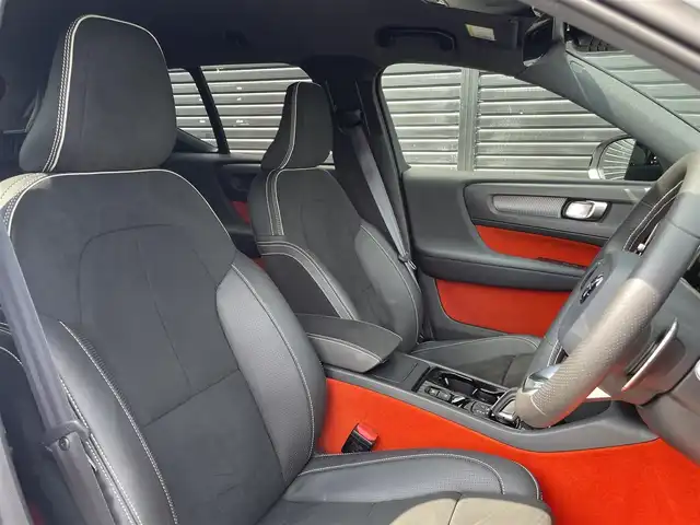 ボルボ ＸＣ４０ T4 AWD Rデザイン 三重県 2019(令1)年 3.6万km クリスタルホワイトP/ブラック ワンオーナー/ACC/インテリセーフ /純正ナビ/TV/360°カメラ/電動リアゲート/AppleCarPlay/AndroidAuto/ETC2.0/ハーフレザー/シートヒーター/ステアリングヒーター/LEDヘッドライト/純正AW19インチ