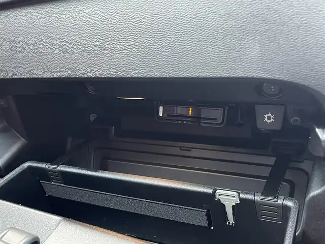 ボルボ ＸＣ４０ T4 AWD Rデザイン 三重県 2019(令1)年 3.6万km クリスタルホワイトP/ブラック ワンオーナー/ACC/インテリセーフ /純正ナビ/TV/360°カメラ/電動リアゲート/AppleCarPlay/AndroidAuto/ETC2.0/ハーフレザー/シートヒーター/ステアリングヒーター/LEDヘッドライト/純正AW19インチ